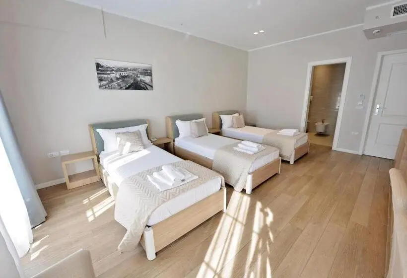 Quarto Triplo Standart, Alis
