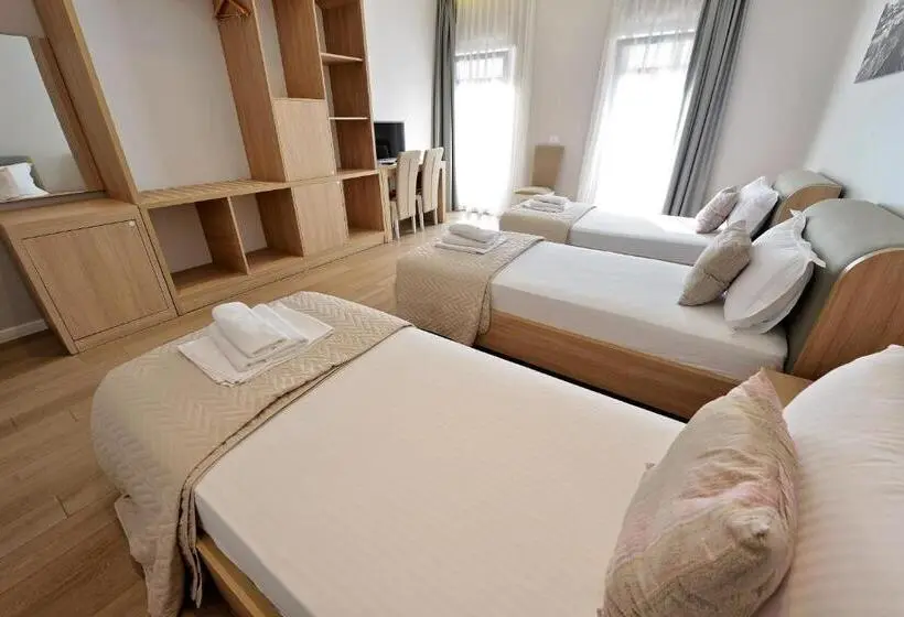 Quarto Triplo Standart, Alis