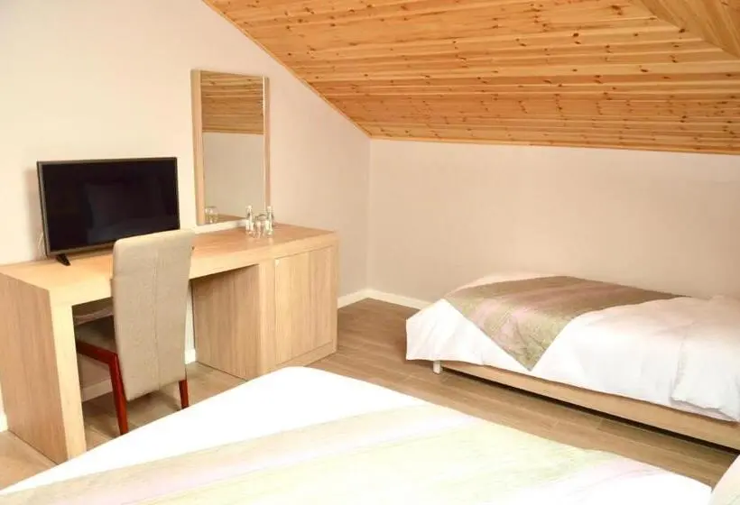 Quarto Familiar, Alis