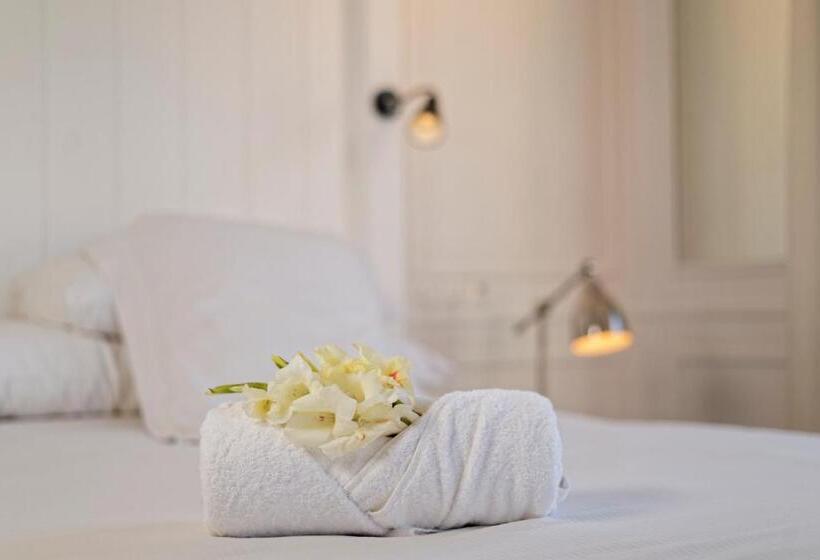 غرفة قياسية مزوَّدة بشُرفة, Grand Hotel Urban