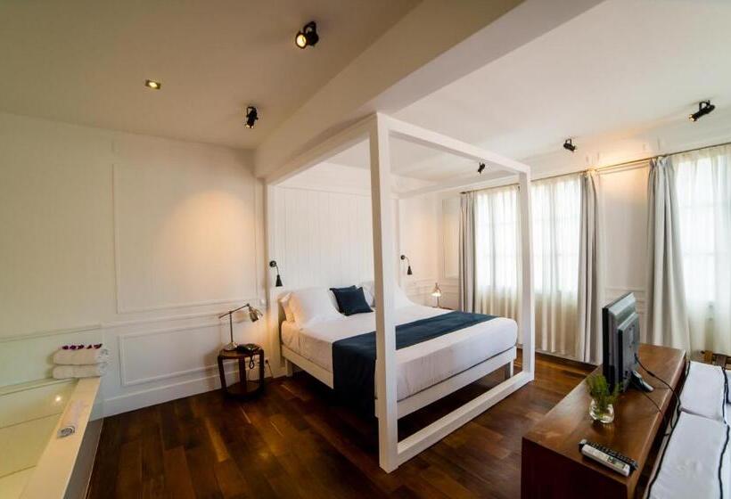 جناح مزود بتراس, Grand Hotel Urban