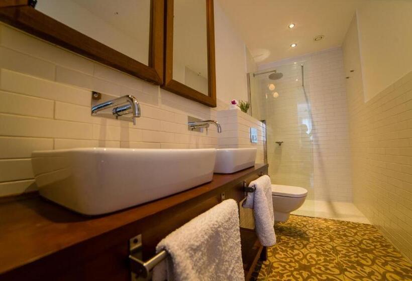 جناح مزود بتراس, Grand Hotel Urban