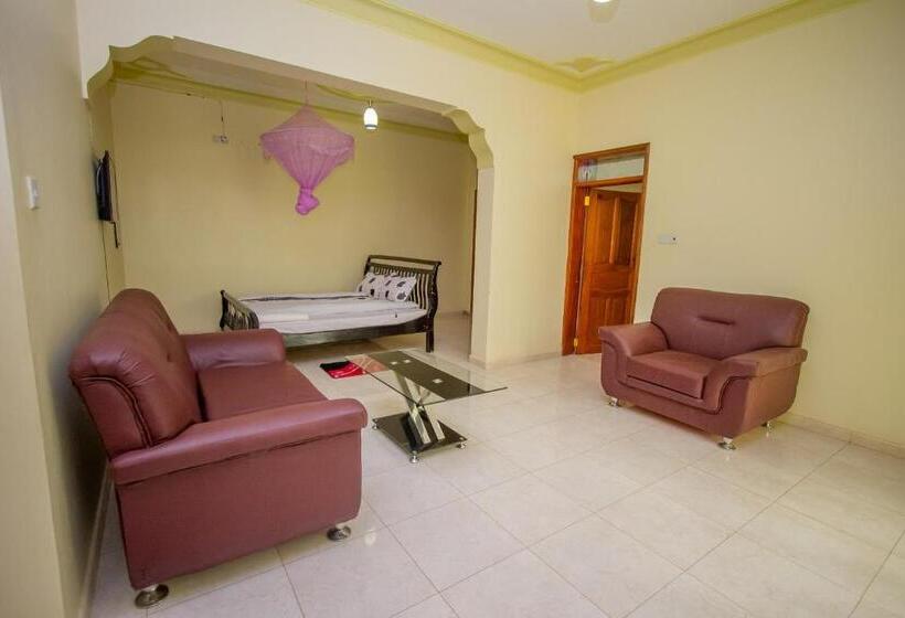 سوییت لوکس, Heras Country Resort