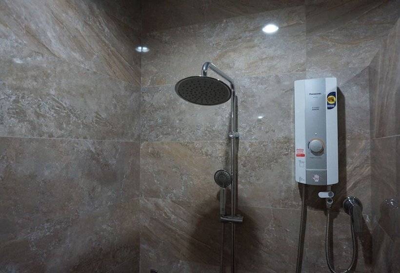 غرفة ديلوكس, Nartsiri