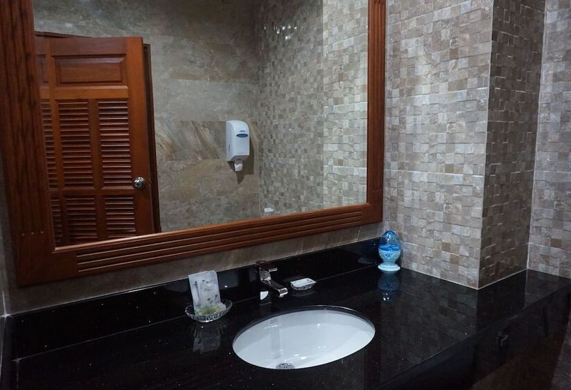 غرفة ديلوكس, Nartsiri