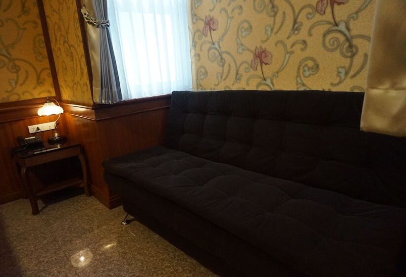 غرفة ديلوكس, Nartsiri