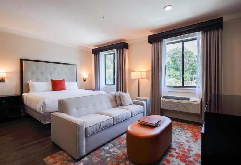 身障者適用キングサイズベッドルーム, The Abernathy