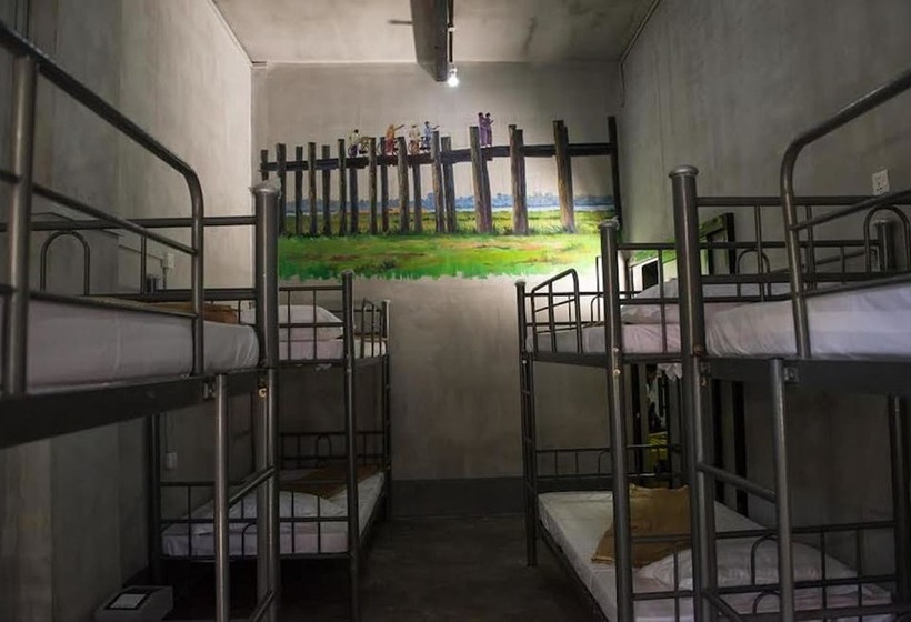 تختخواب در اتاق مشترک, Shwe Yo Vintage Hostel