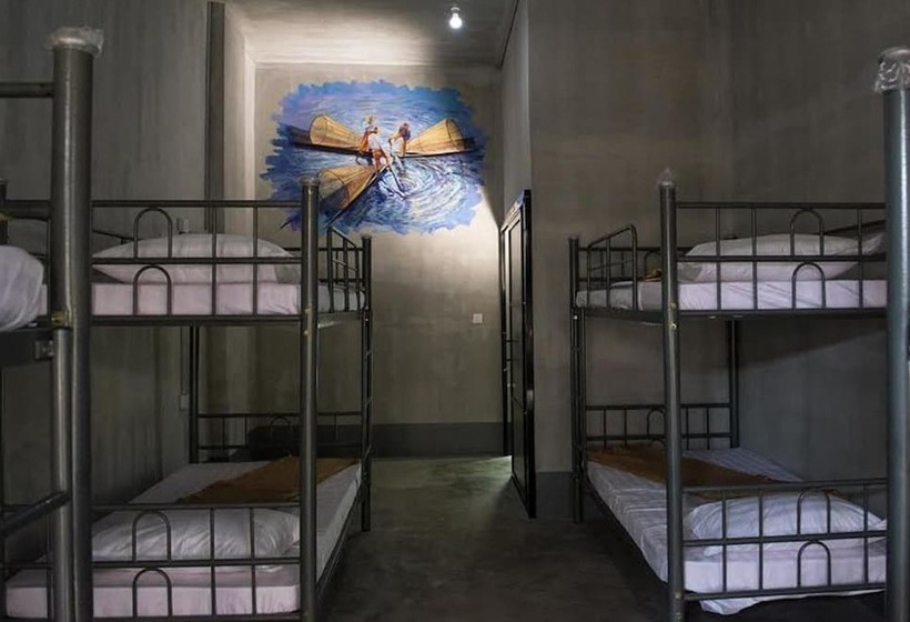 تختخواب در اتاق مشترک, Shwe Yo Vintage Hostel