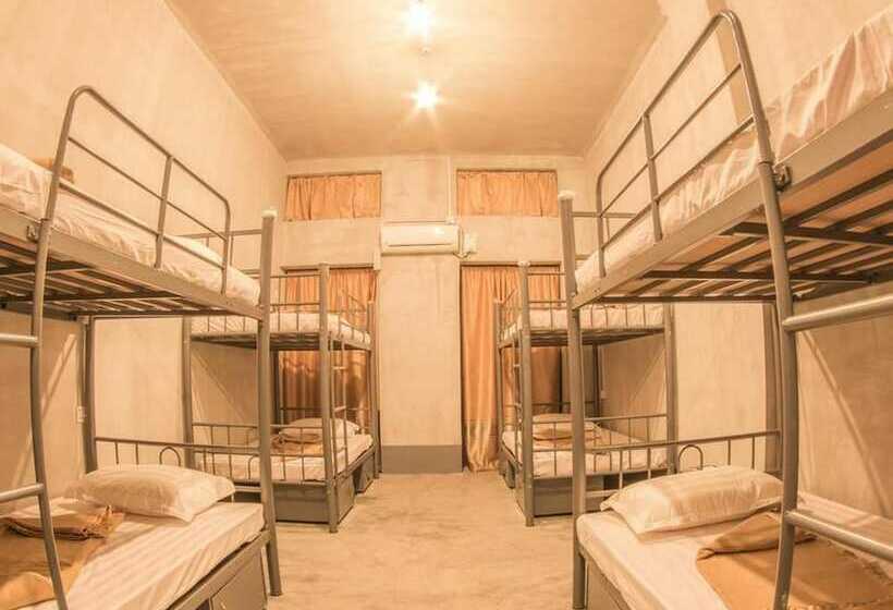 تختخواب در اتاق مشترک, Shwe Yo Vintage Hostel