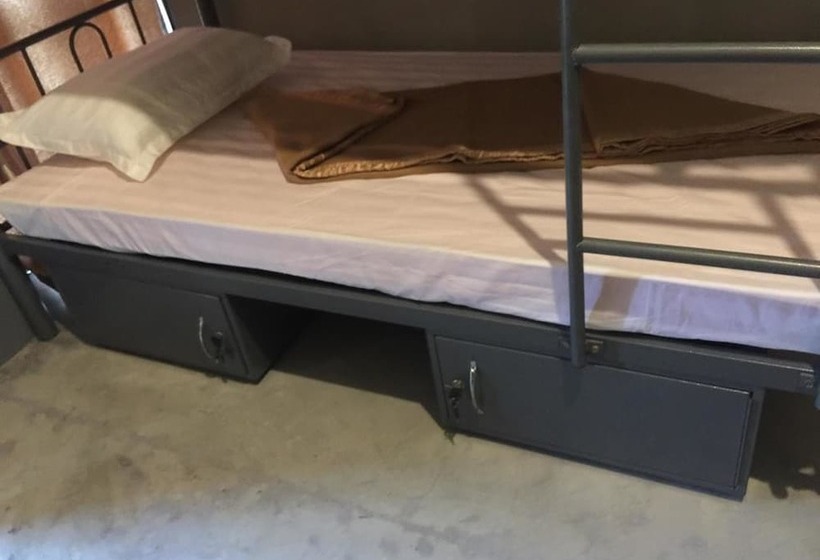 تختخواب در اتاق مشترک, Shwe Yo Vintage Hostel