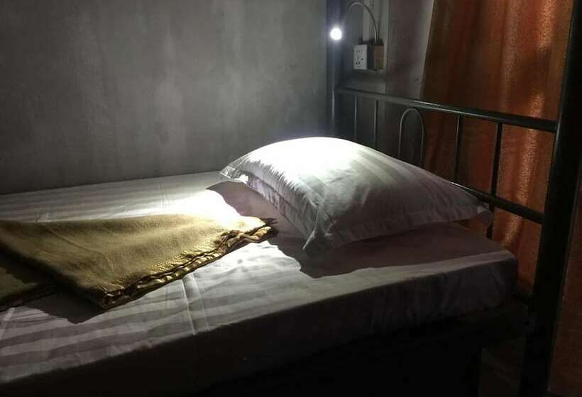 تختخواب در اتاق مشترک, Shwe Yo Vintage Hostel