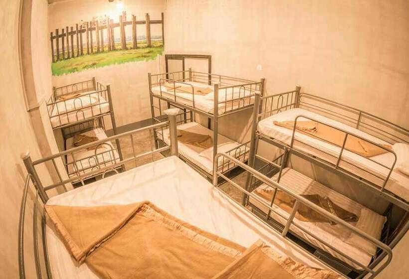 تختخواب در اتاق مشترک, Shwe Yo Vintage Hostel