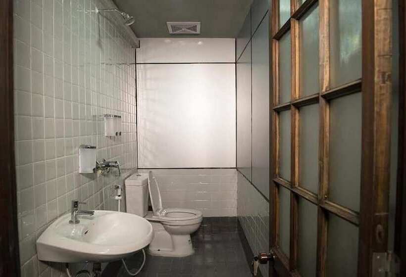 سوییت جونیور, Shwe Yo Vintage Hostel