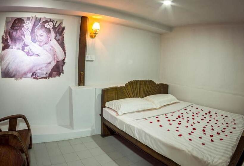 سوییت جونیور, Shwe Yo Vintage Hostel
