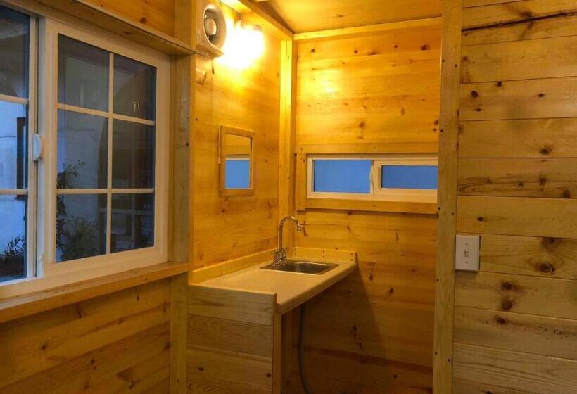 Семейное Бунгало, Freedom2 Hostel