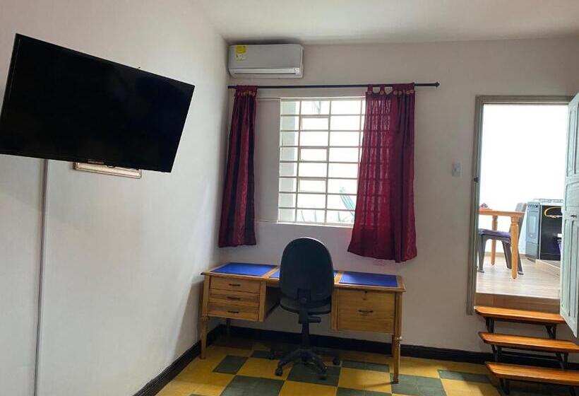 Номер Стандарт Вид на Сад, Havana Hostel Cali & Dance School