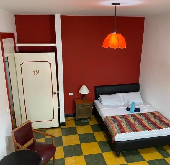 اتاق استاندارد با چشم‌انداز باغ, Havana Hostel Cali & Dance School