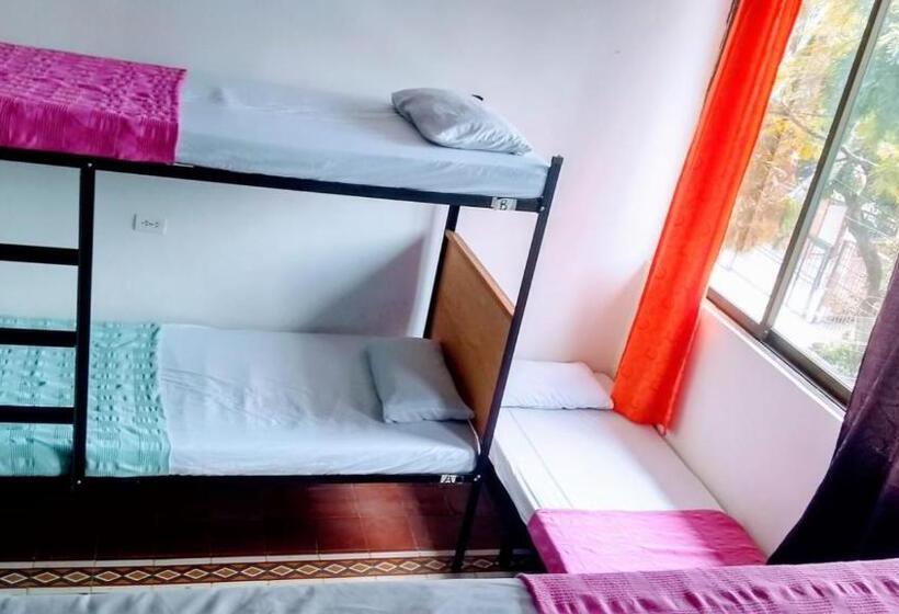 Кровать в Общей Комнате, Havana Hostel Cali & Dance School