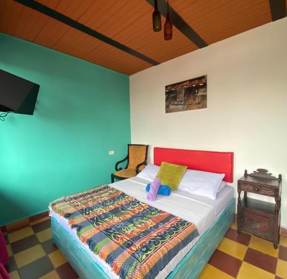 اتاق استاندارد با چشم‌انداز کوهستان, Havana Hostel Cali & Dance School