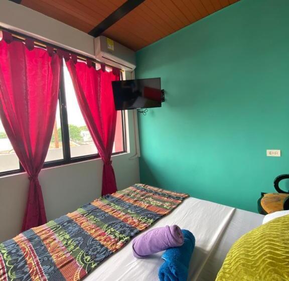 اتاق استاندارد با چشم‌انداز کوهستان, Havana Hostel Cali & Dance School
