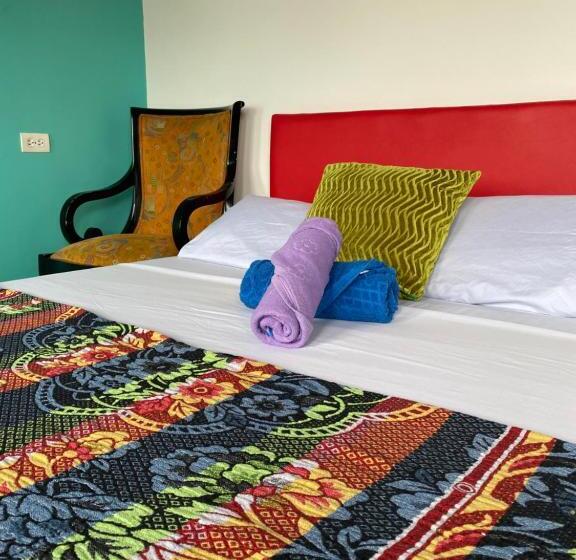 اتاق استاندارد با چشم‌انداز کوهستان, Havana Hostel Cali & Dance School