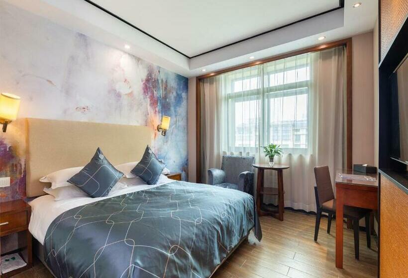 Pokój Deluxe, Chonpines