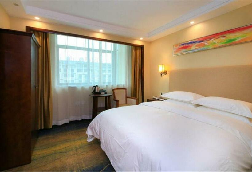 Pokój Deluxe, Chonpines