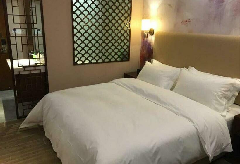 Pokój Deluxe, Chonpines