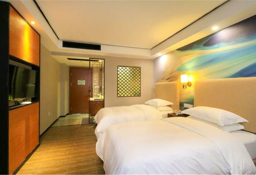 Pokój Deluxe, Chonpines