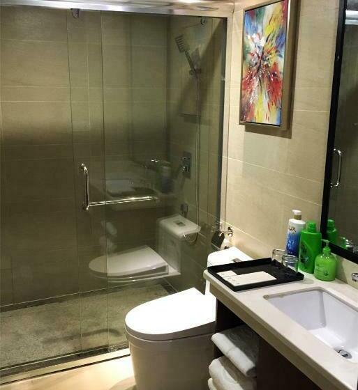 Pokój Deluxe, Chonpines