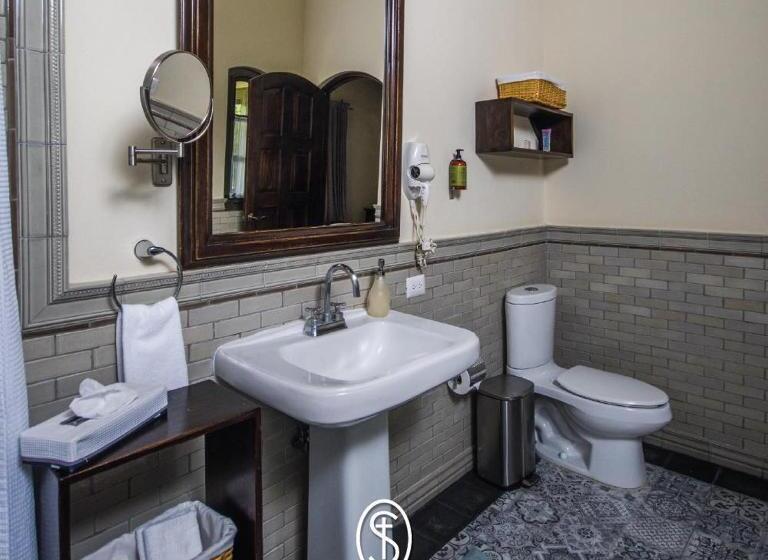 סוויטה עם מרפסת, La Santísima Trinidad