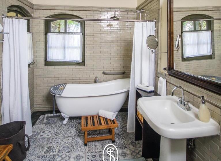 סוויטה עם מרפסת, La Santísima Trinidad