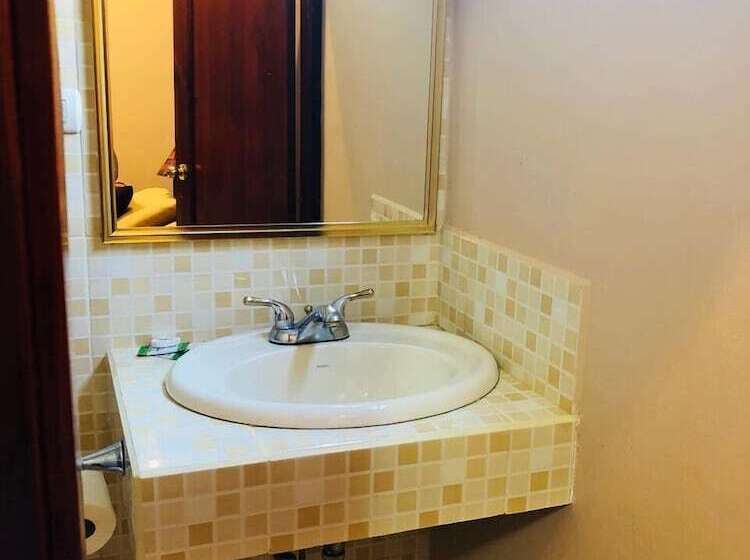 اتاق استاندارد سه نفره, San Sebastian