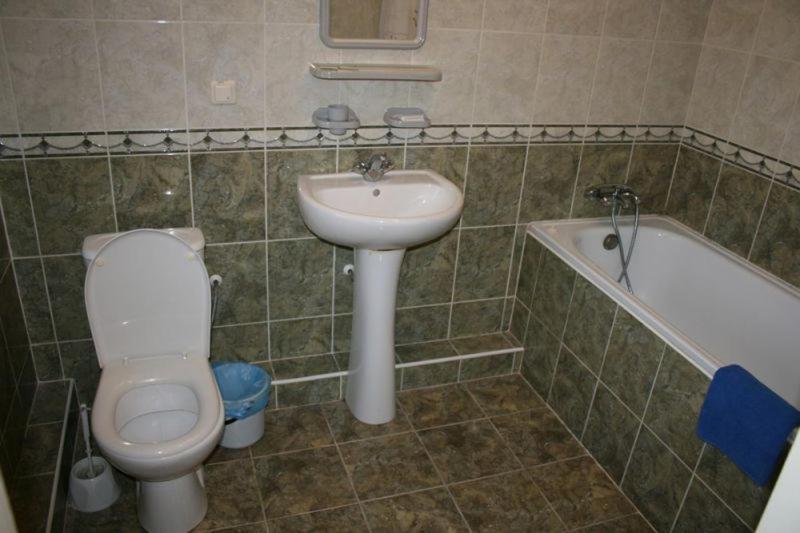 이코노미 싱글 룸, Zhovtnevyi