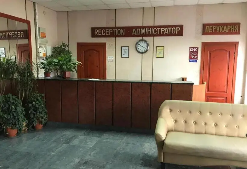 اتاق استاندارد یک نفره, Zhovtnevyi