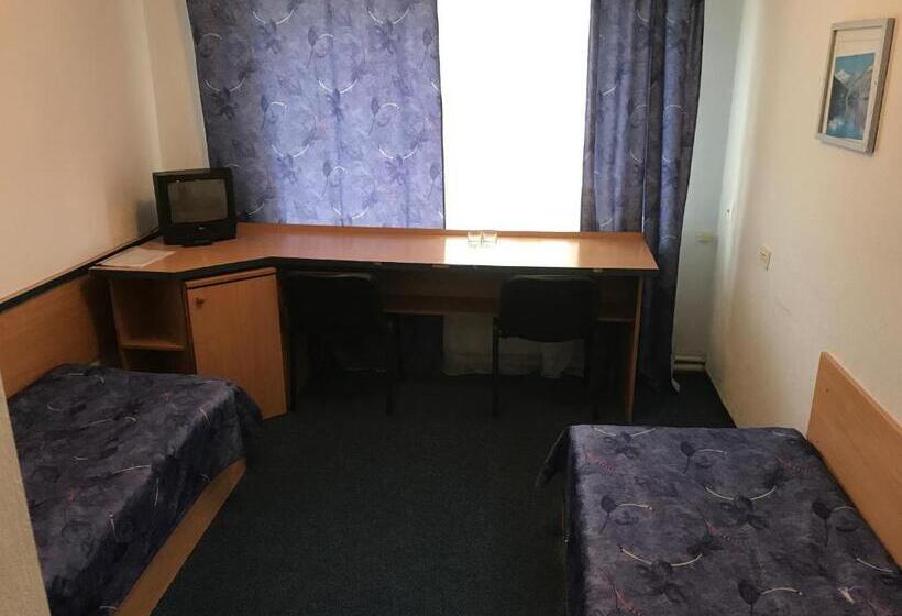 스탠다드 룸, Zhovtnevyi