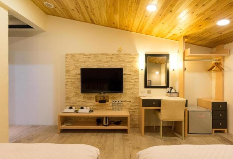 اتاق استاندارد چهار تخته, W Hostel