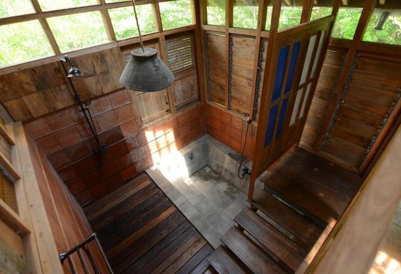 디럭스 룸 킹사이즈 침대, Desa Alamanis Resort Villa