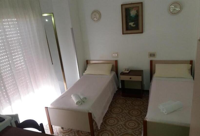 Номер Стандарт с Балконом, Albergo Europa