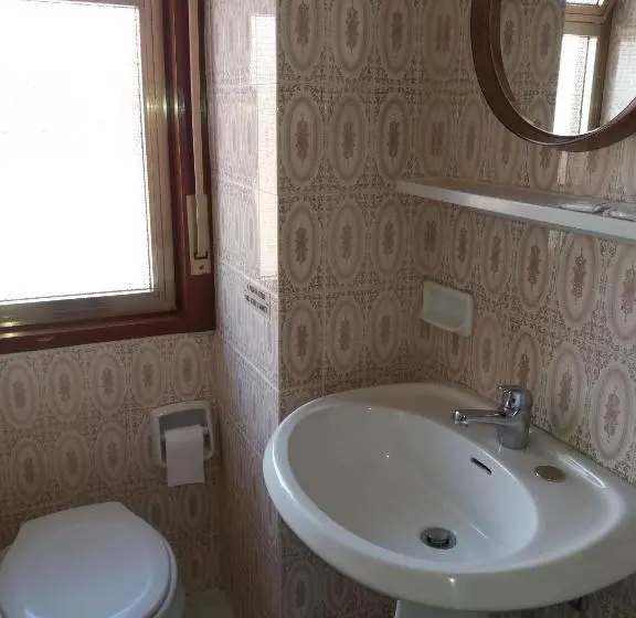 Standard Yhden Hengen Huone Parveke, Albergo Europa