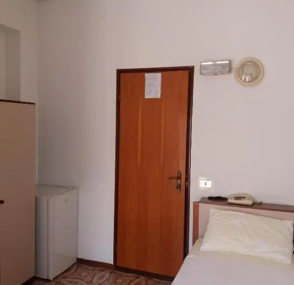 Standard Yhden Hengen Huone Parveke, Albergo Europa