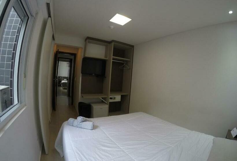 标准间, Hollyster