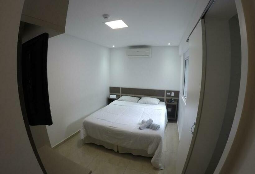 标准间, Hollyster