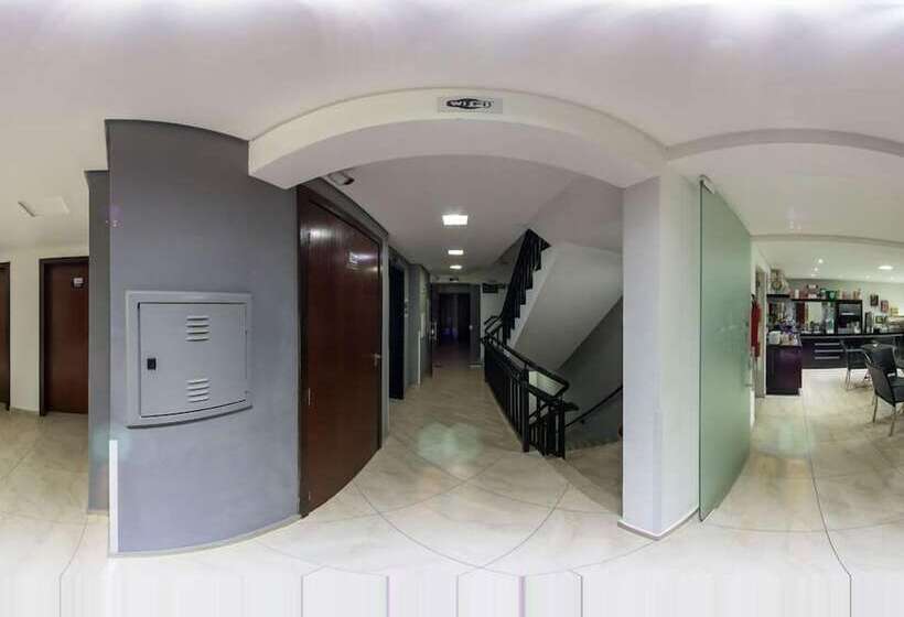 标准间, Hollyster