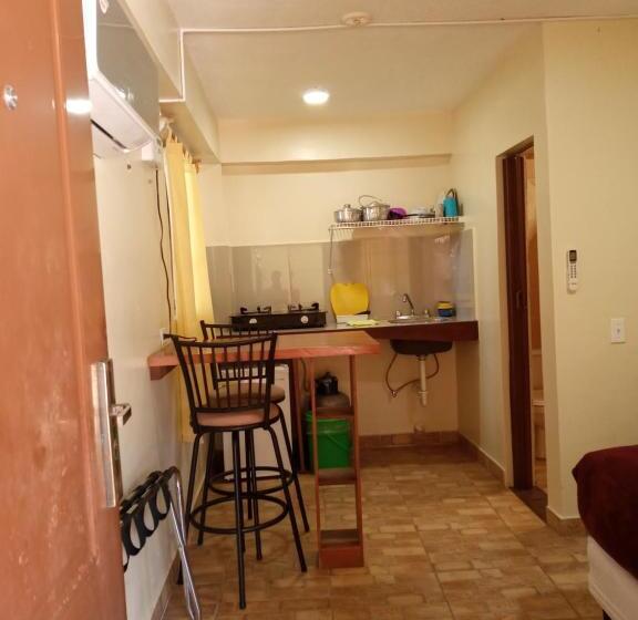 디럭스 스튜디오, Las Hamacas