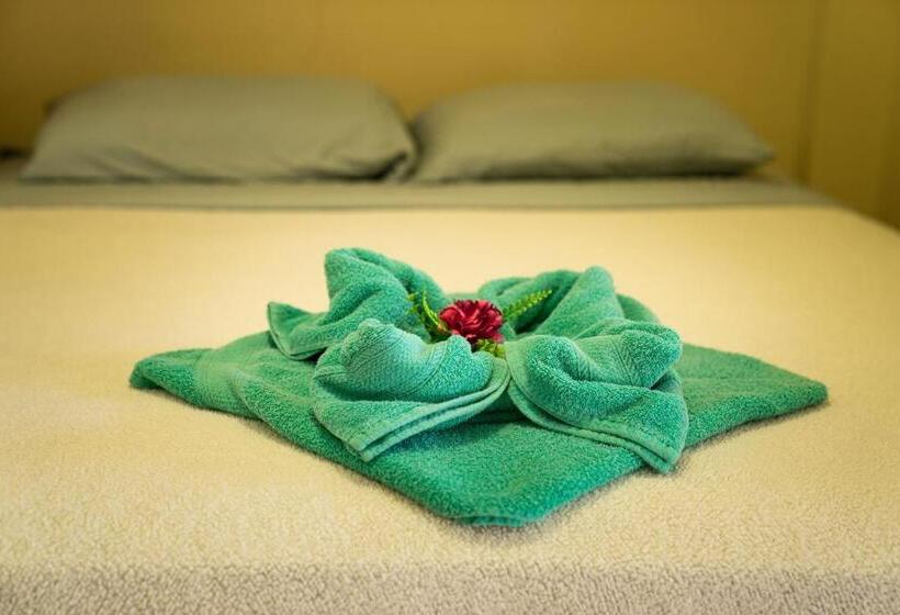 디럭스 스튜디오, Las Hamacas