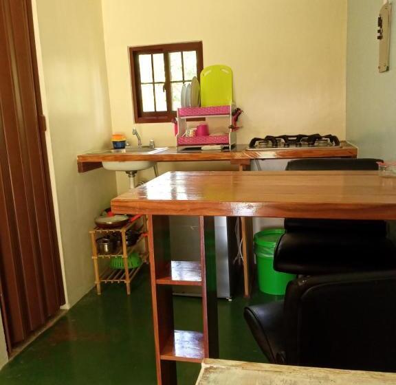 디럭스 스튜디오, Las Hamacas