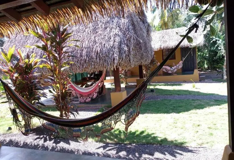 اتاق ساده سه‌ نفره, Las Hamacas