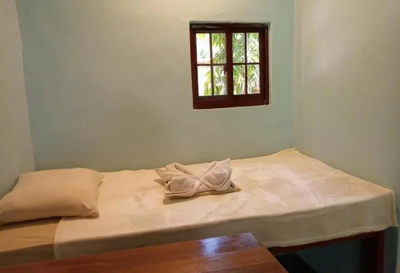 اتاق ساده سه‌ نفره, Las Hamacas